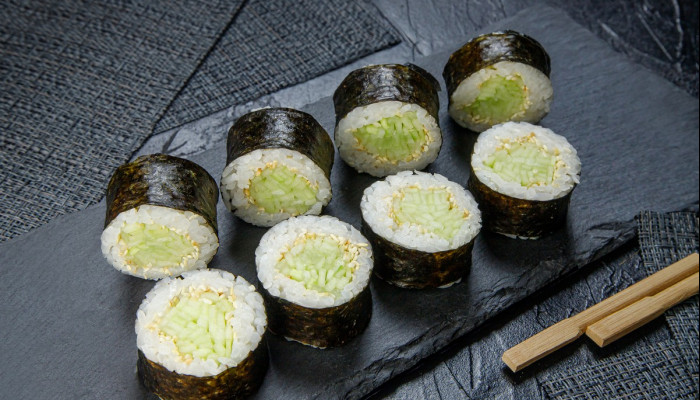 Маки ролл Огурец
