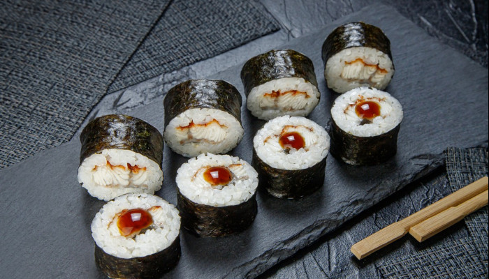 Маки ролл Угорь